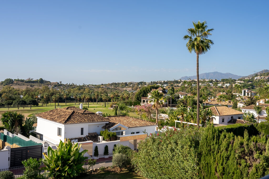 Marbella Scandinavian villa photograph 2