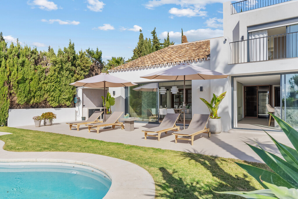 Marbella Scandinavian villa photograph 3
