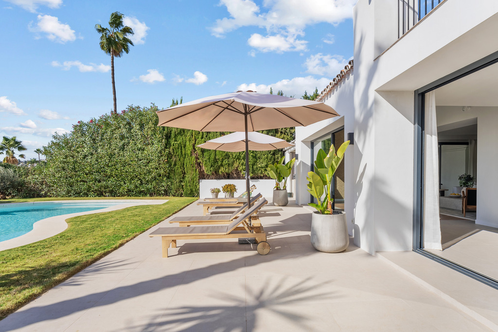 Marbella Scandinavian villa photograph 4